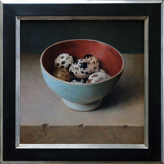 Quaileggs in wooden bowl