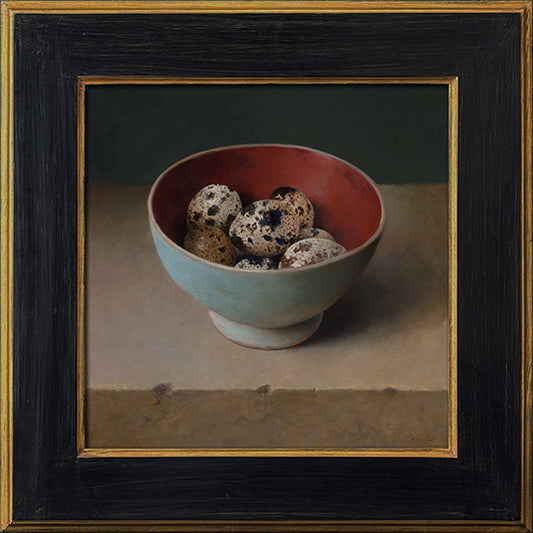 Quaileggs in wooden bowl